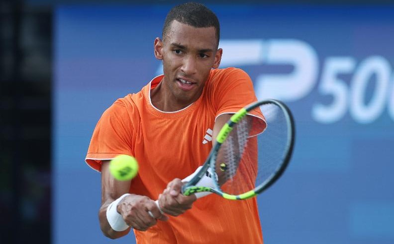 ميدفيديف يواجه بروكسبي في ربع نهائي دبي للتنس