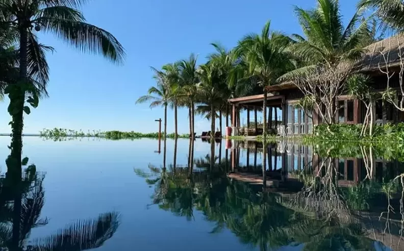 Asia’s Most Breathtaking Hotel Pools Redefining Luxury Travel