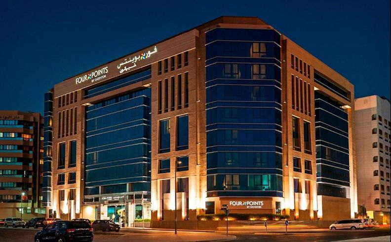 ابتعد عن روتين الحياة اليومية مع باقات الإقامة المحلية في فندق فور بوينتس باي شيراتون دبي