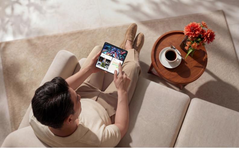 شركة أوبو تطلق هاتف فايند N6 القابل للطي الأول في العالم بدون ثنيات واضحة والمزود بتقنية الذكاء الاصطناعي لتعزيز الإنتاجية