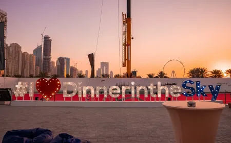 تجربة Dinner in the Sky في دبي: مغامرة فاخرة تأخذك إلى السماء فوق المدينة