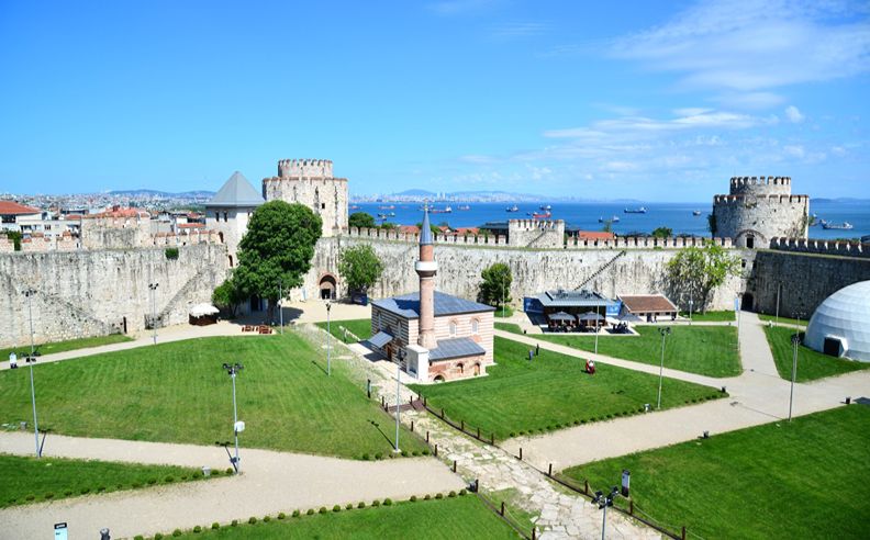 إسطنبول: سحر الأحياء التاريخية وروائع يدي كالي وساماتيا